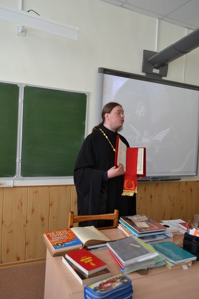 В Кировском физико-математическом лицее отметили День православной книги