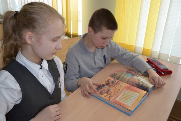 В Кировском физико-математическом лицее отметили День православной книги